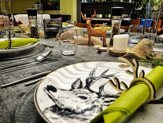 Festliche Tischdekoration im Jagdstil: Natürlich & stilvoll